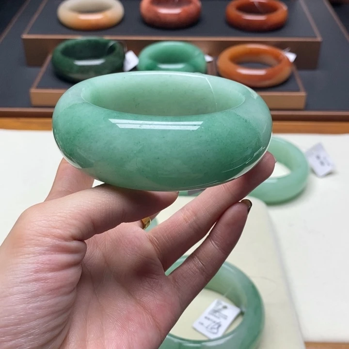 郑***心石英质玉未镶嵌佘