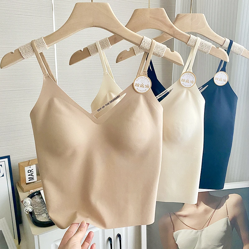 无痕粉底液隐形吊带美背文胸一体内搭舒适秋季带胸垫背心女打底