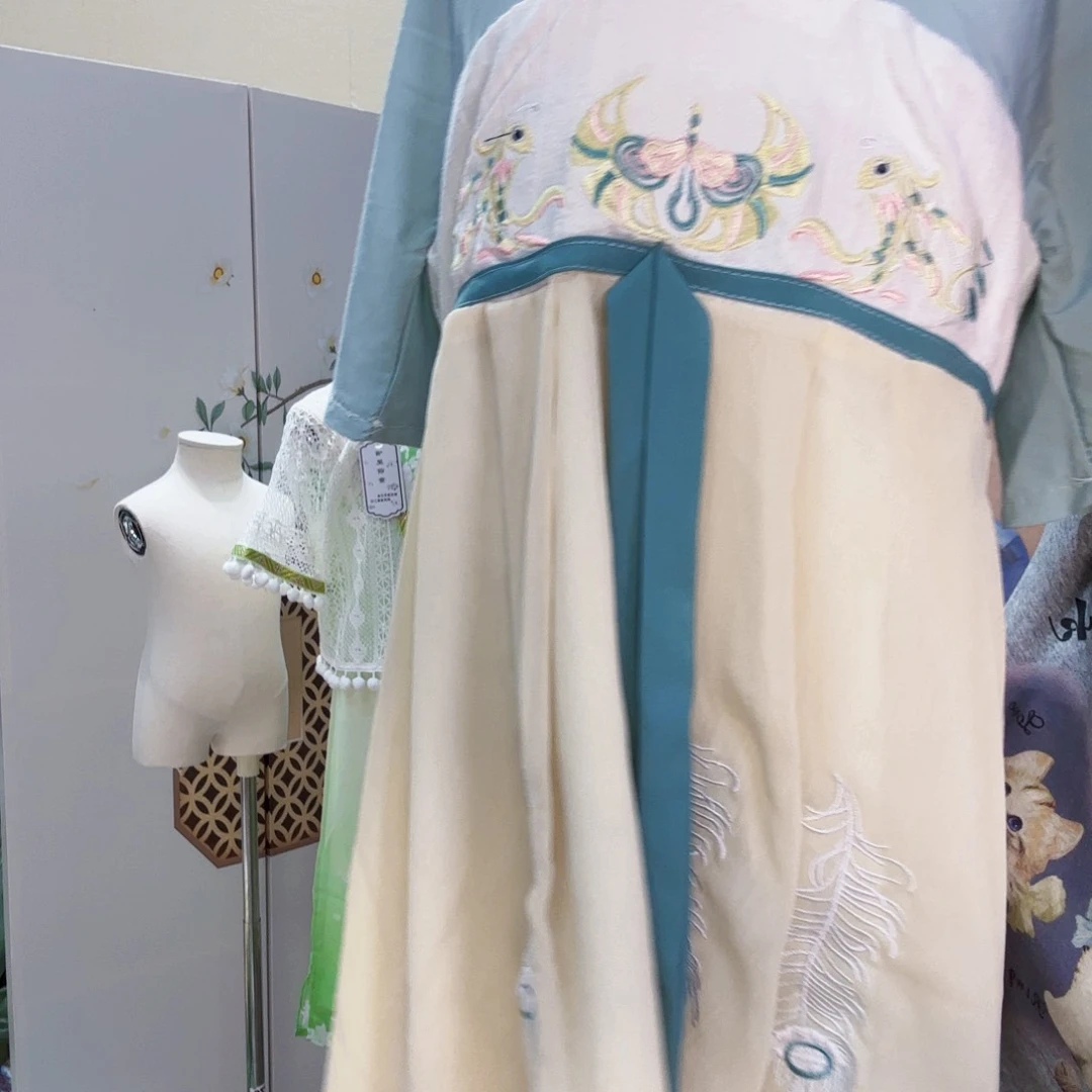 爱***们汉服断码120合130各一