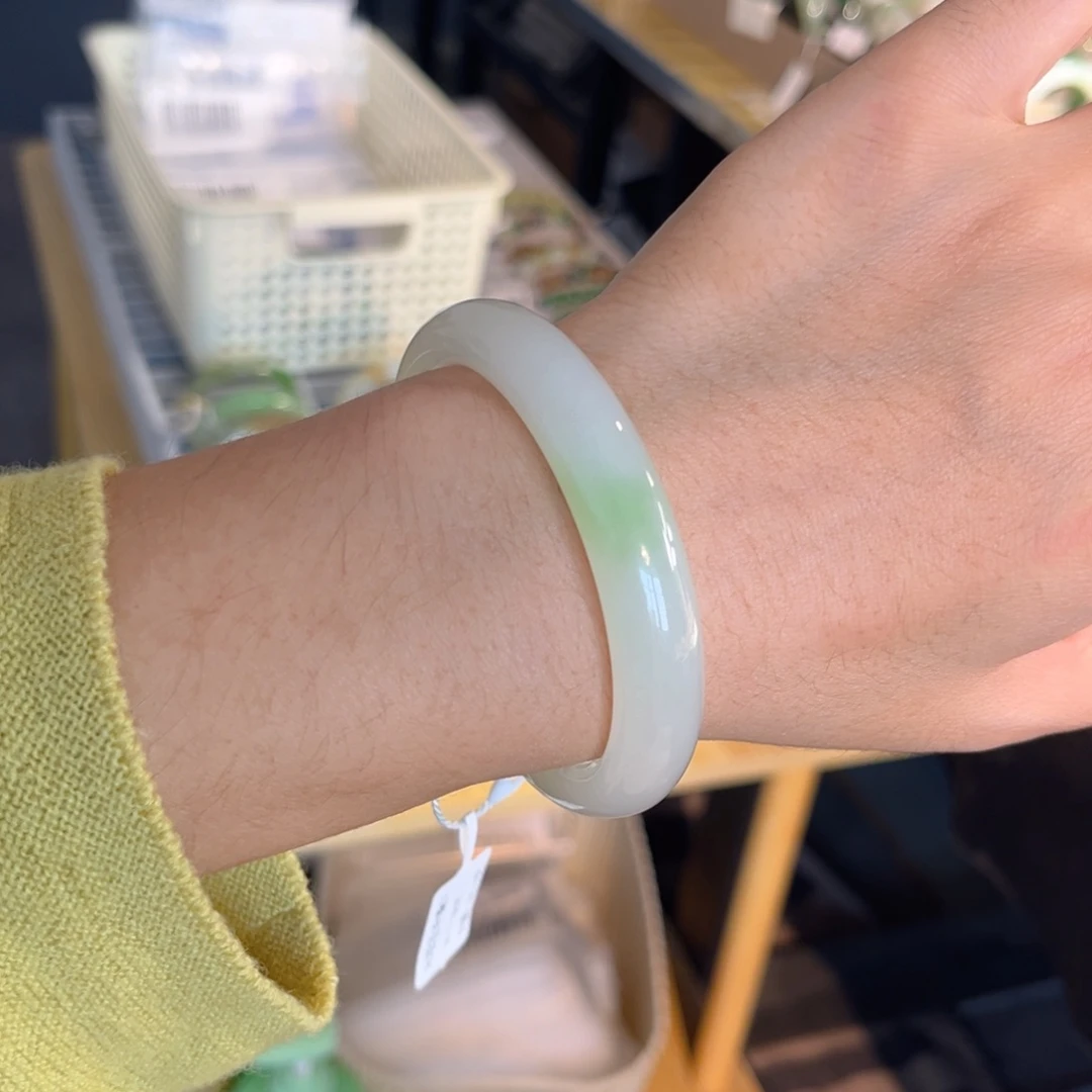 和田玉未镶嵌手镯  「冰白翠」