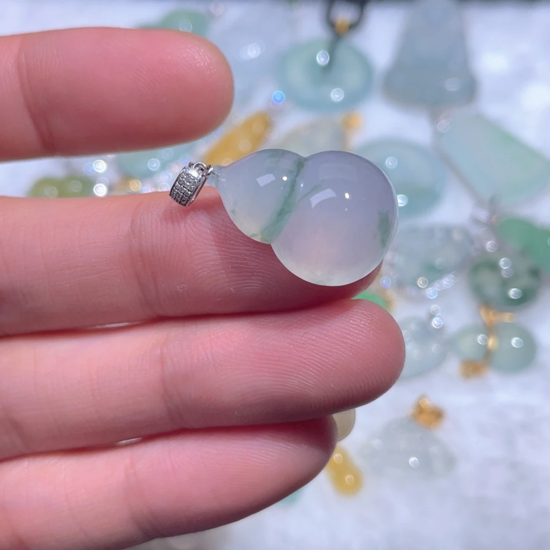 翡翠18K金镶嵌颈饰翡翠