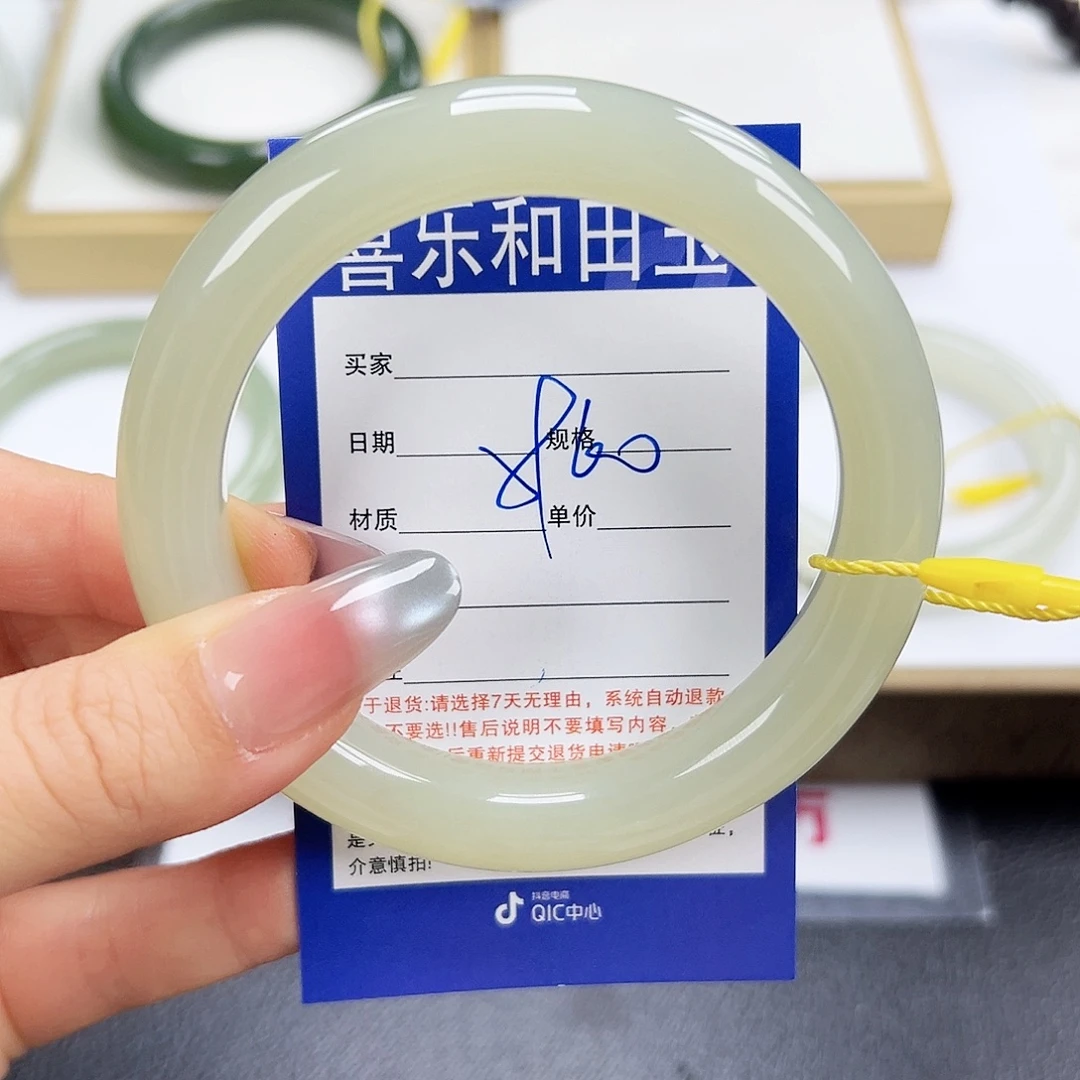 和田玉未镶嵌手镯