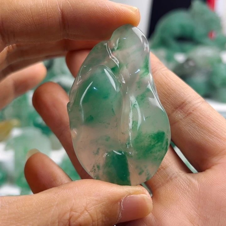 颈饰未镶嵌石英质玉