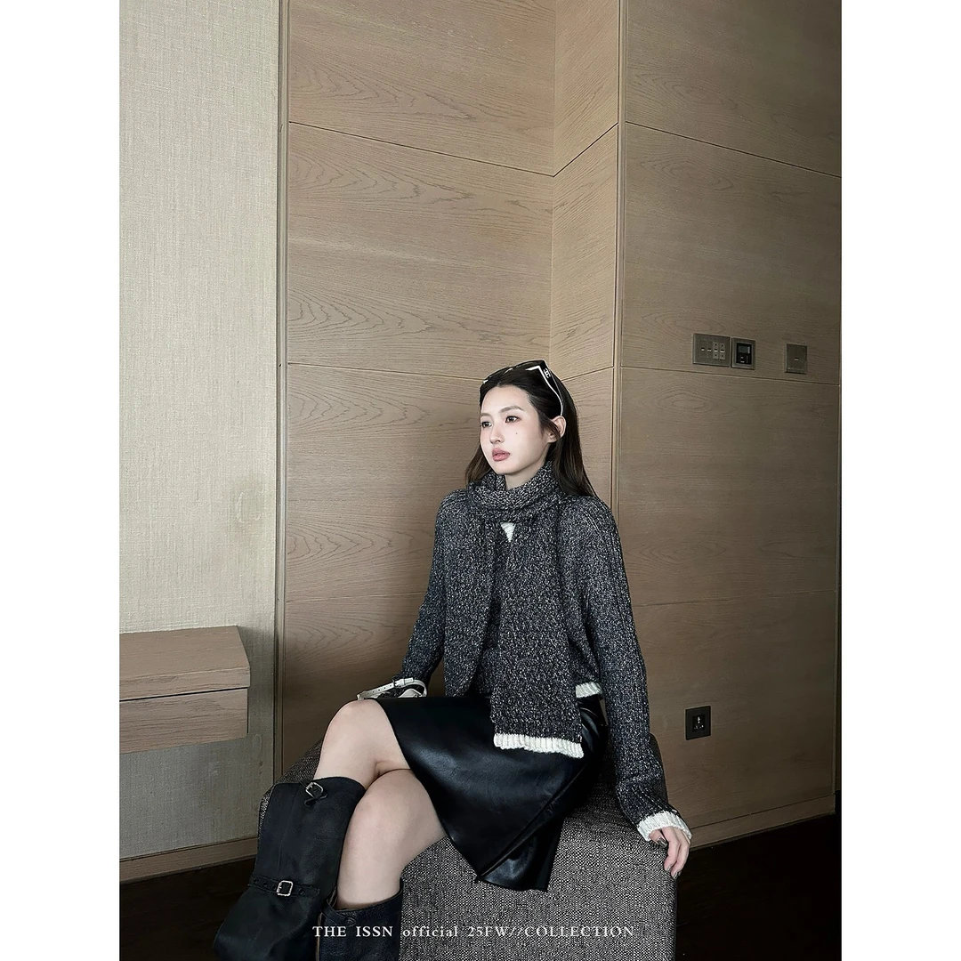 THEISSN宁司 撞色V领围巾毛衣春季休闲风套头上衣 01947