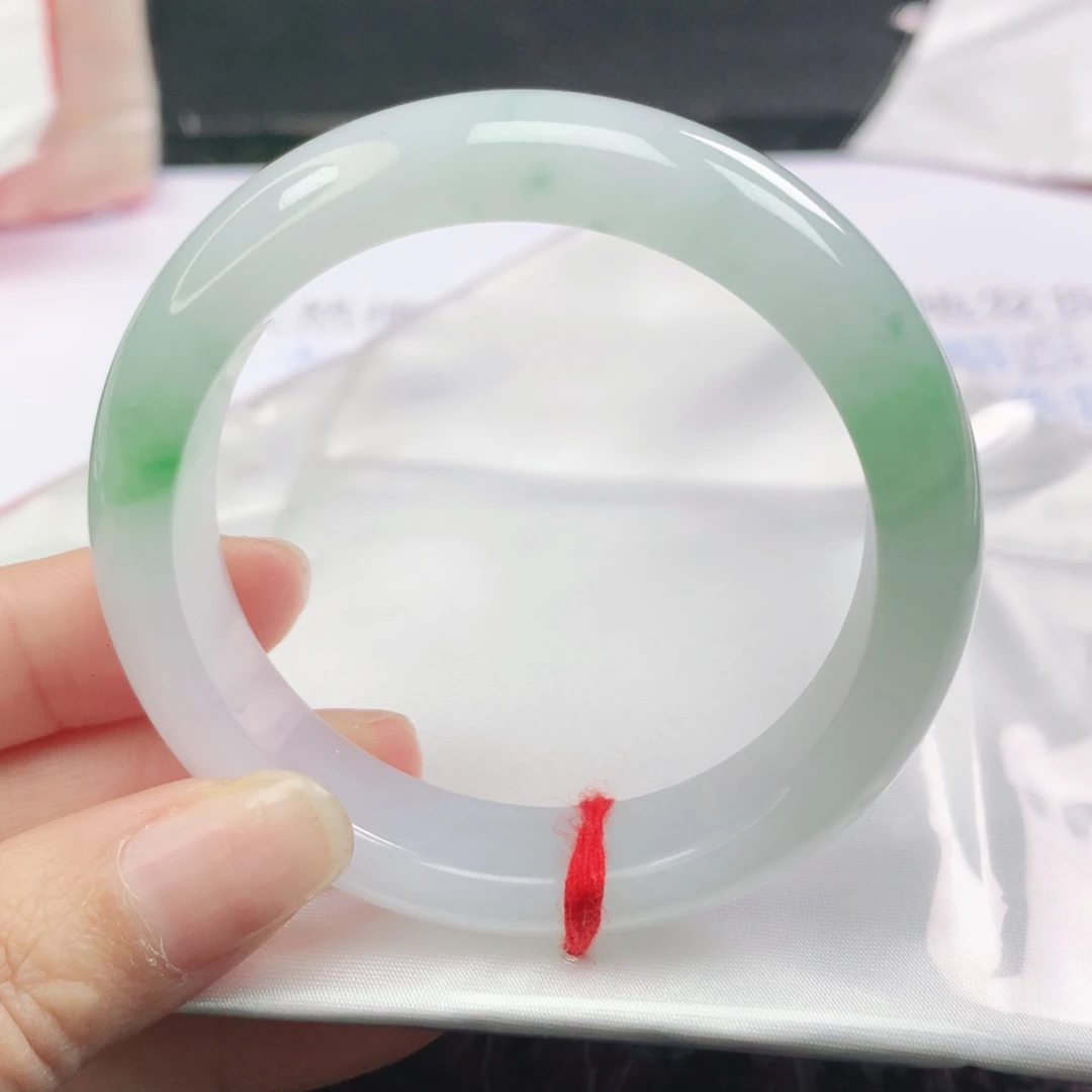 翡翠未镶嵌手镯正