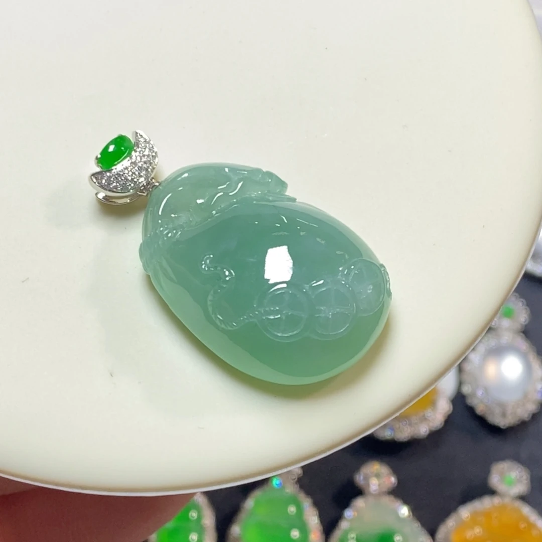 翡翠18K金镶嵌吊坠(不含链)钱袋