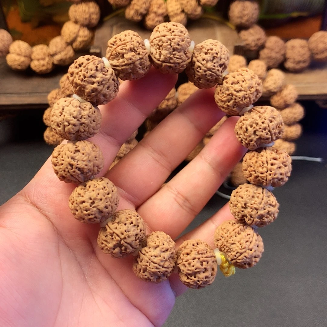 布***迪金刚菩提吊坠8。