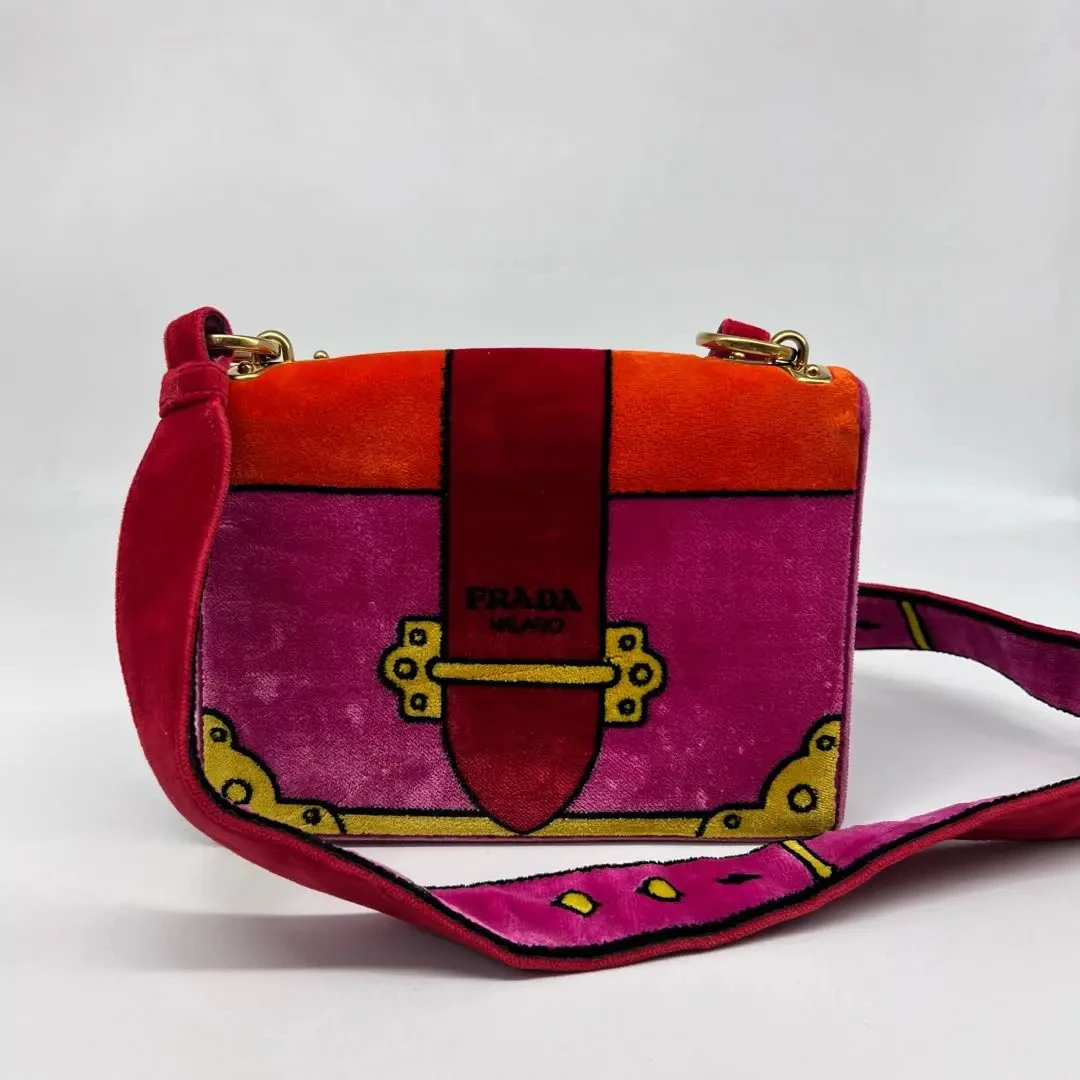 95新 Prada/普拉达 普拉达宫廷丝绒包 20252