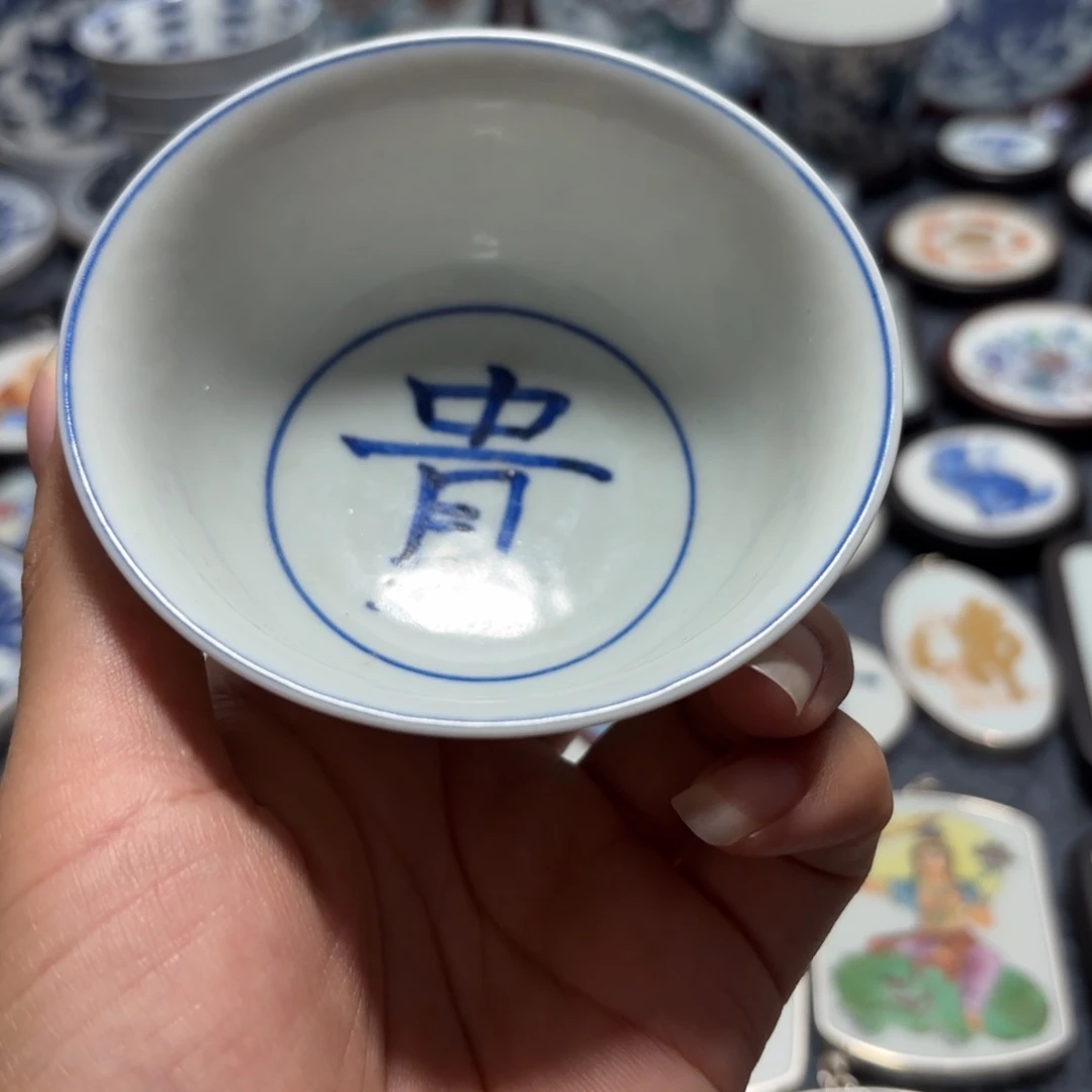 瓷片青花杯子一个