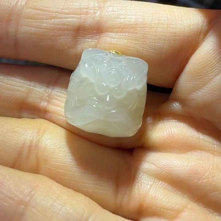 和田玉18K金镶嵌颈饰藕粉醒狮上下白富美多样性拍一发一