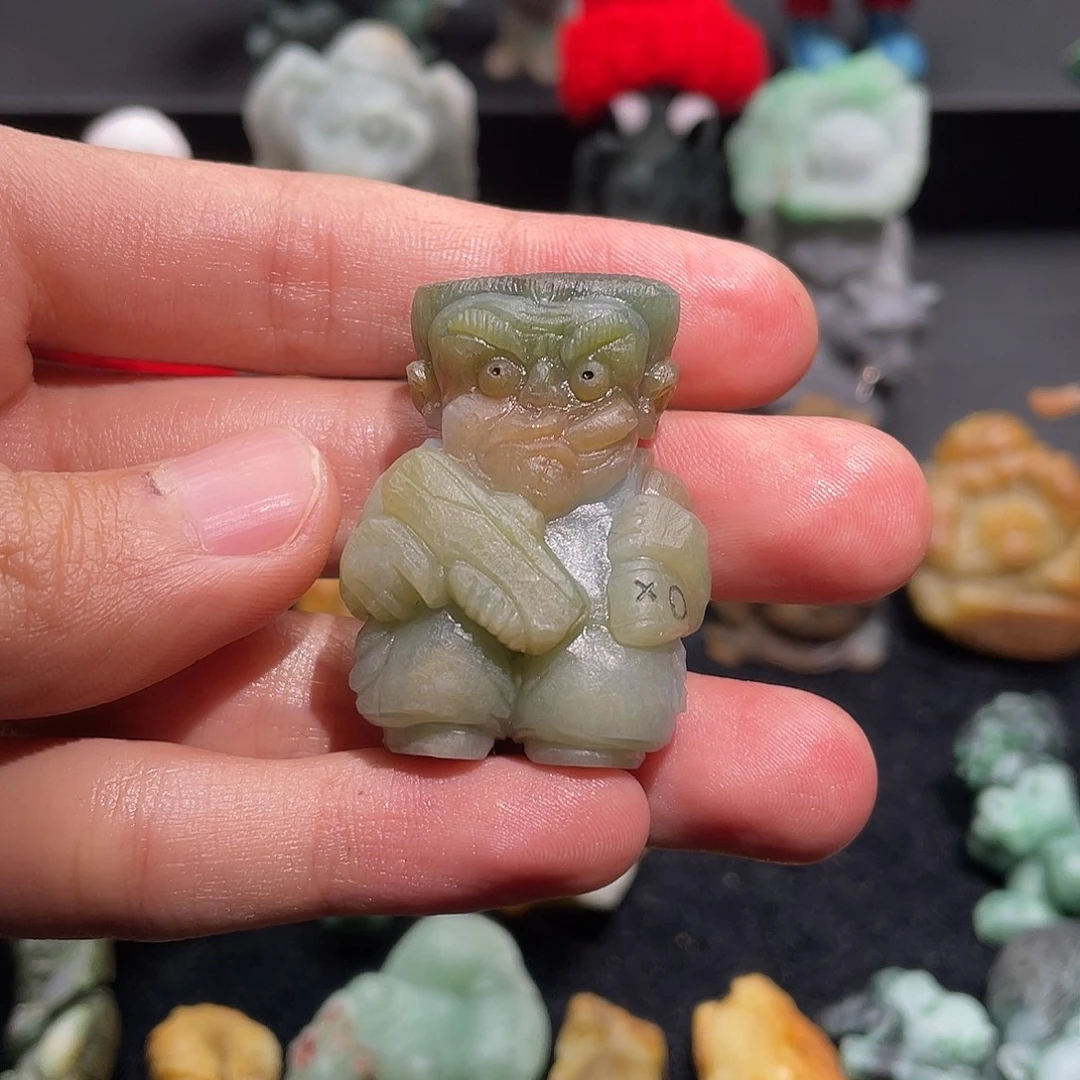 正***月翡翠未镶嵌挂件大叔