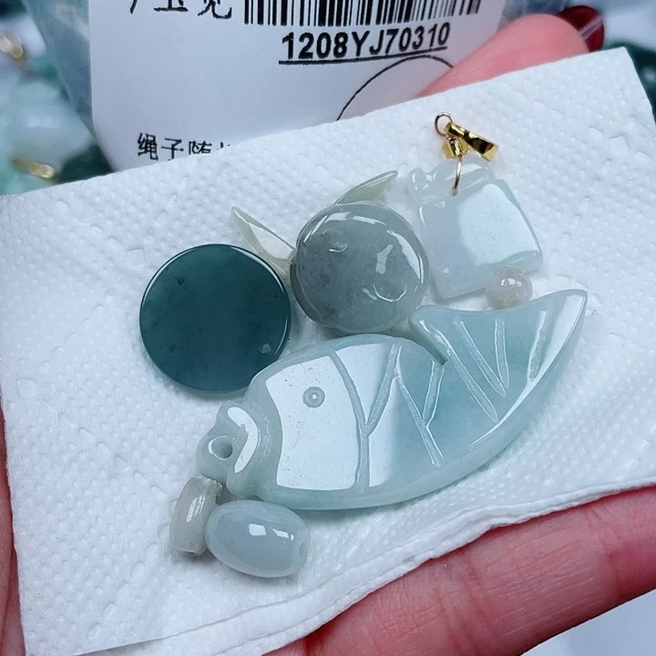 翡翠未镶嵌吊坠(不含链)