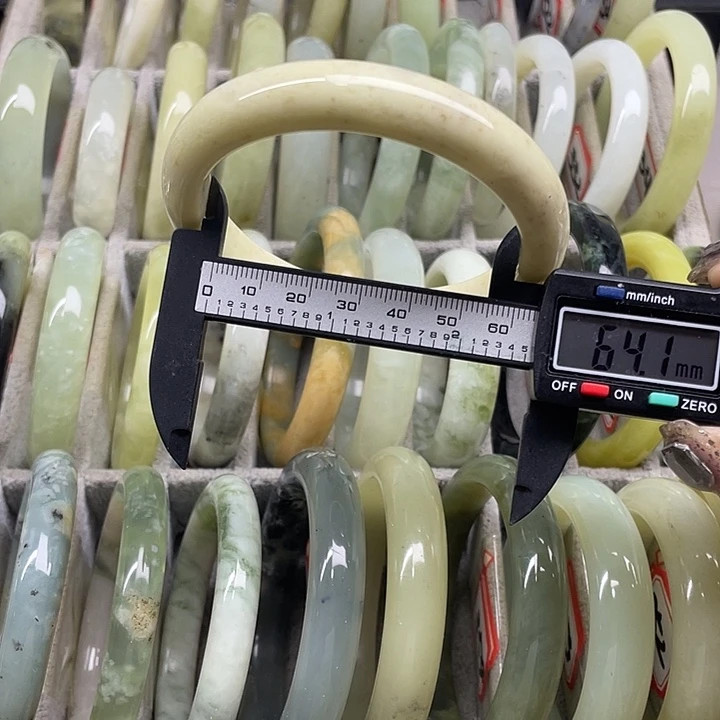 蛇纹石玉未镶嵌手镯323