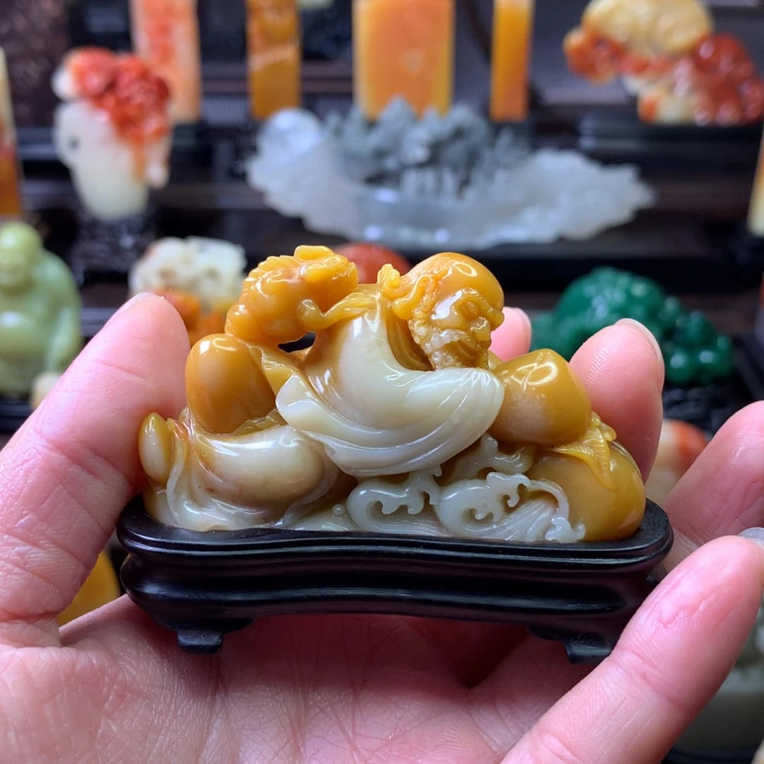 寿山石印石三***杉寿山石旗降