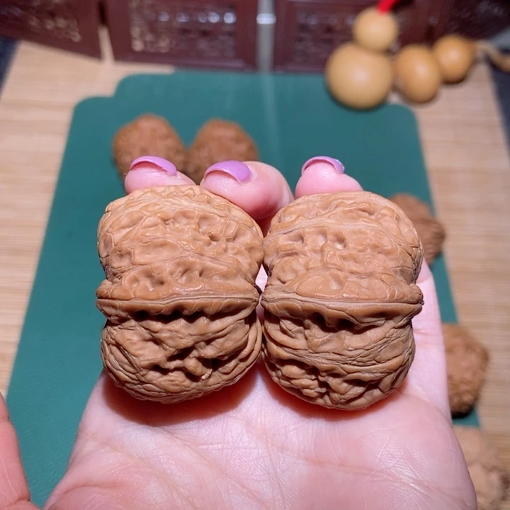 文玩核桃吊坠元宝