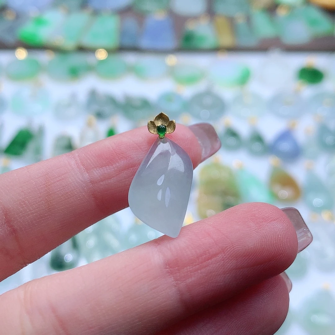 翡翠颈饰未镶嵌翡翠