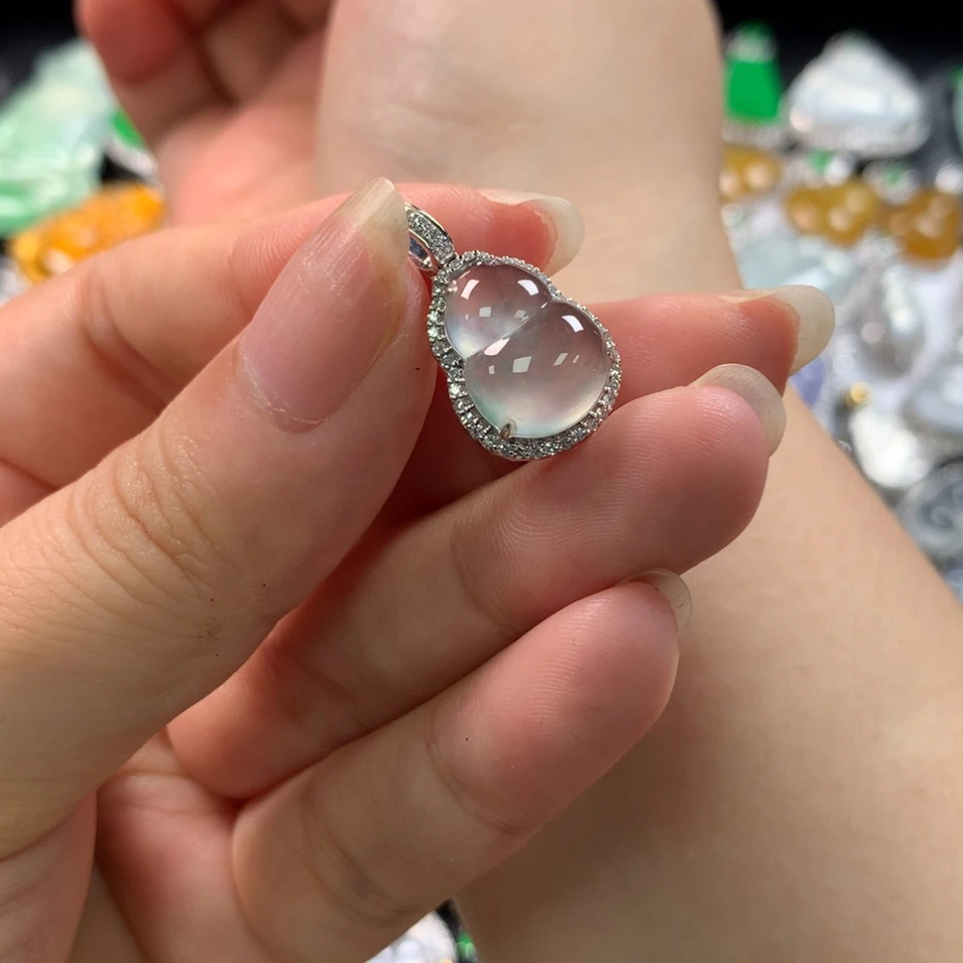 翡翠配石水草花葫芦