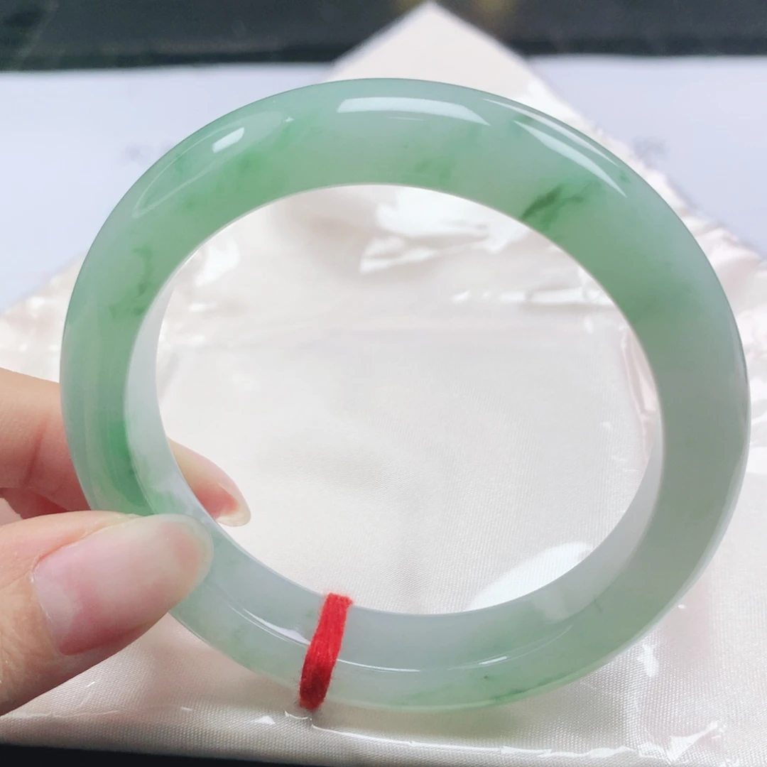 翡翠未镶嵌手镯翡翠56.7胶润细腻飘绿花正圈