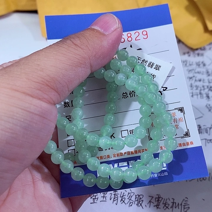 翡翠未镶嵌颈饰旅****人