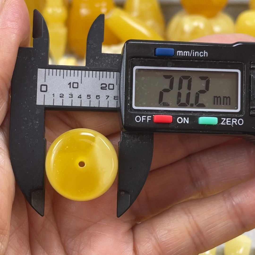 邦***哥蜜蜡未镶嵌裸石78杂