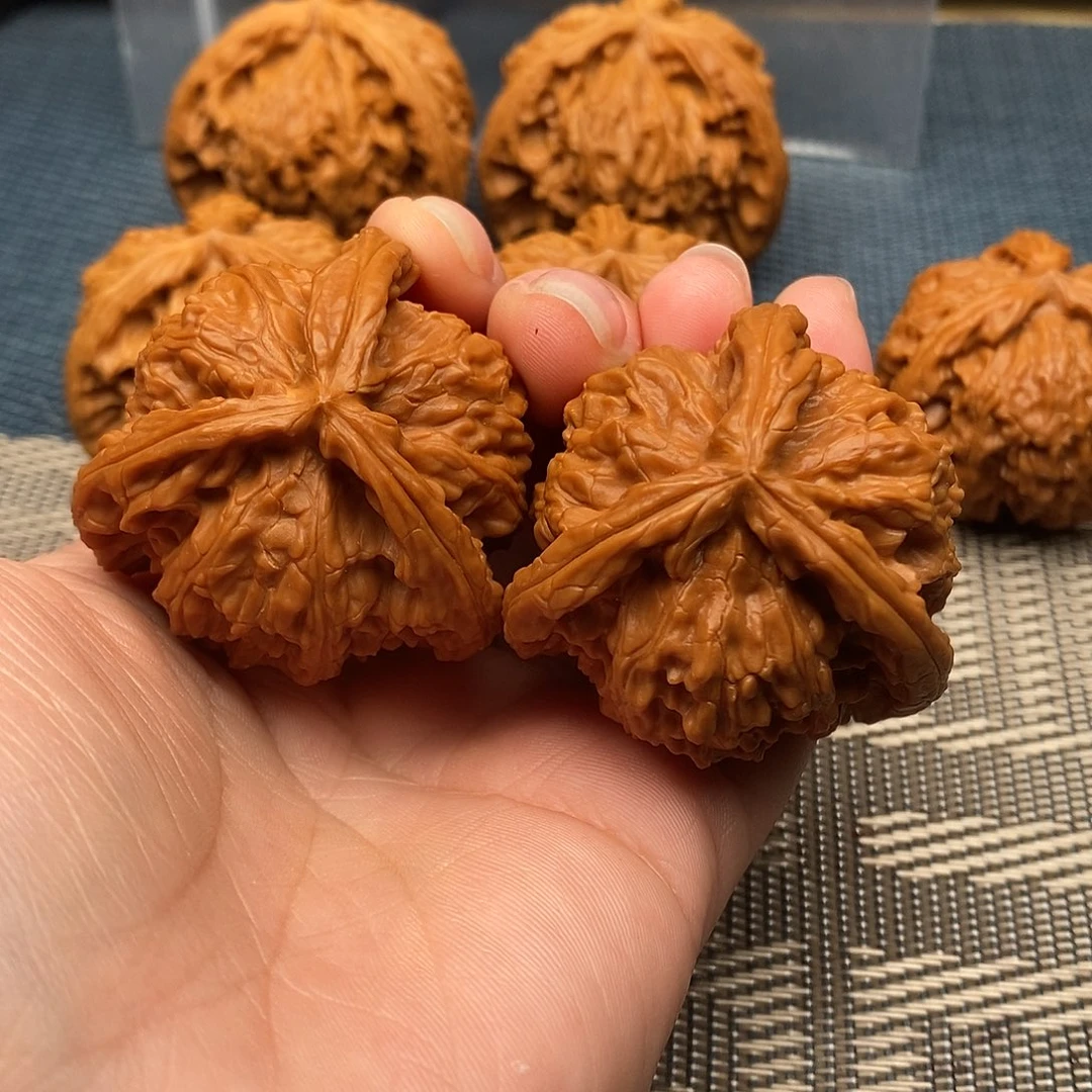 雪***松文玩核桃吊坠三棱