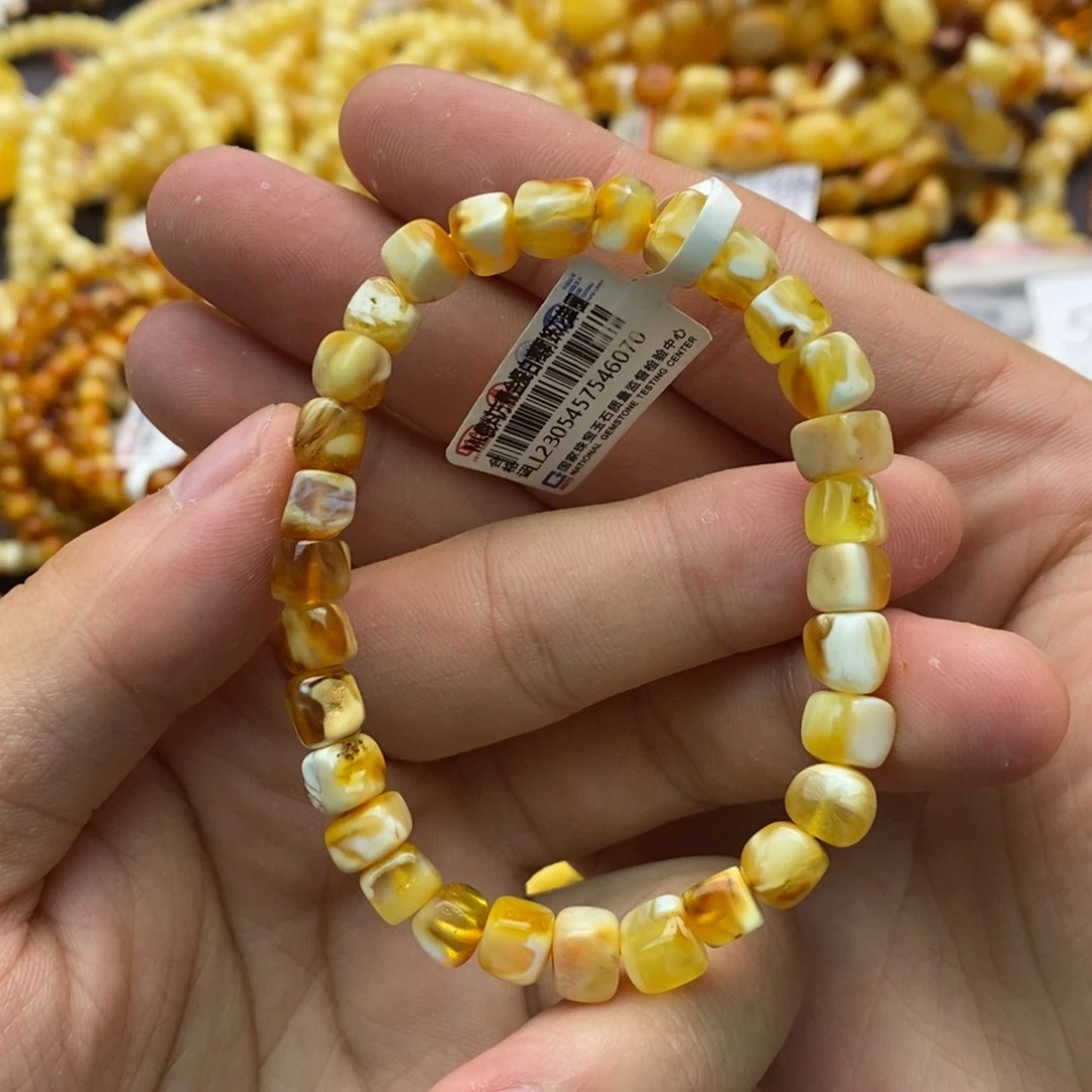 蜜蜡未镶嵌手串俄料彩沁瓷白溶洞妖花方糖孤品