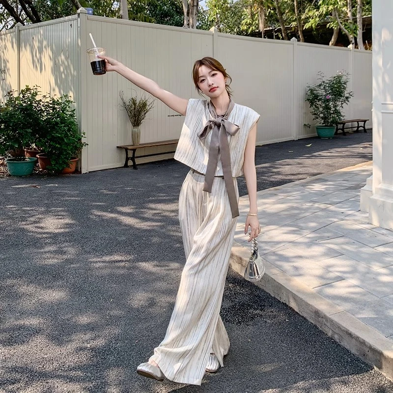 轻奢气质高级感无袖上衣套装女夏季2025新款条纹马甲阔腿裤两件套