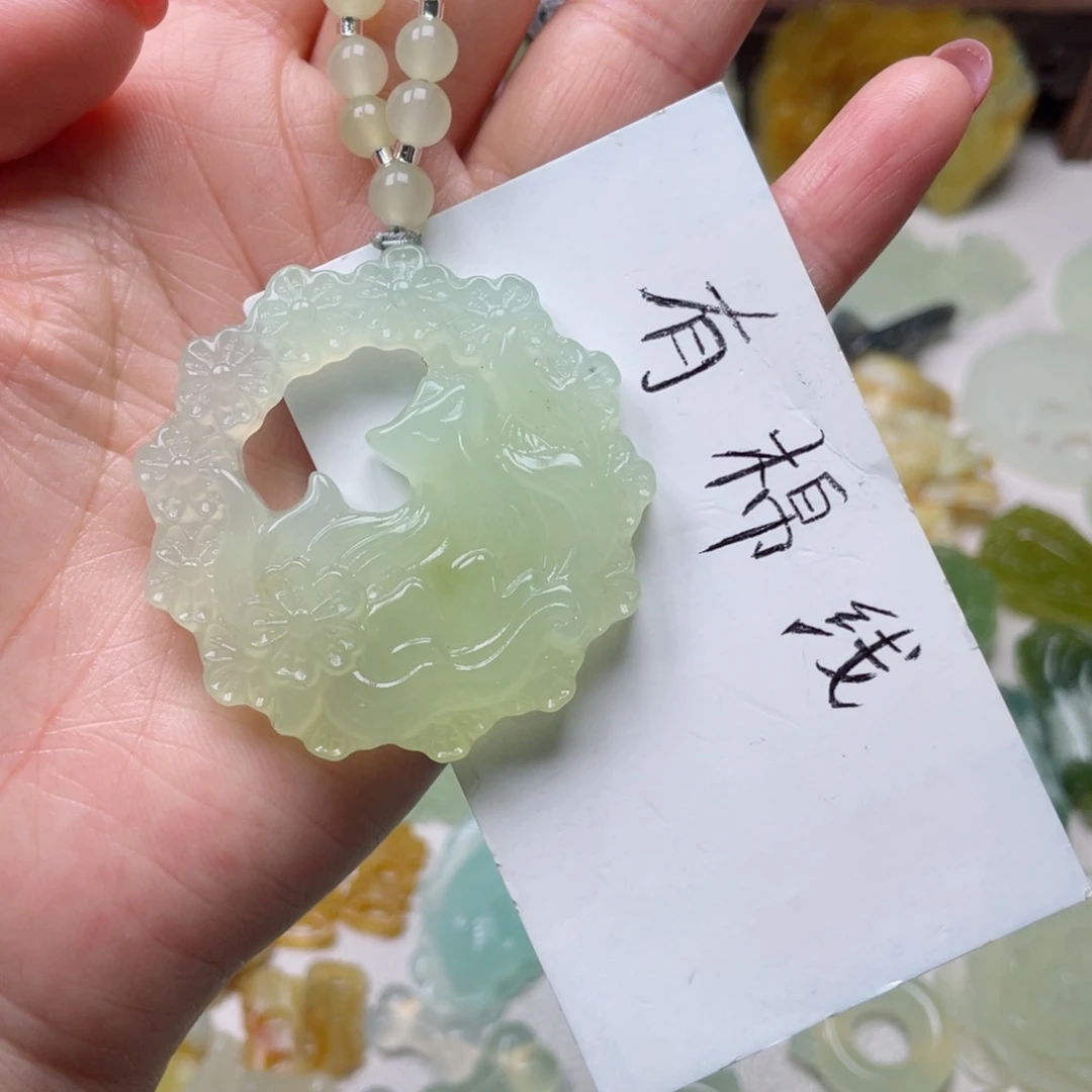蛇纹石玉颈饰未镶嵌