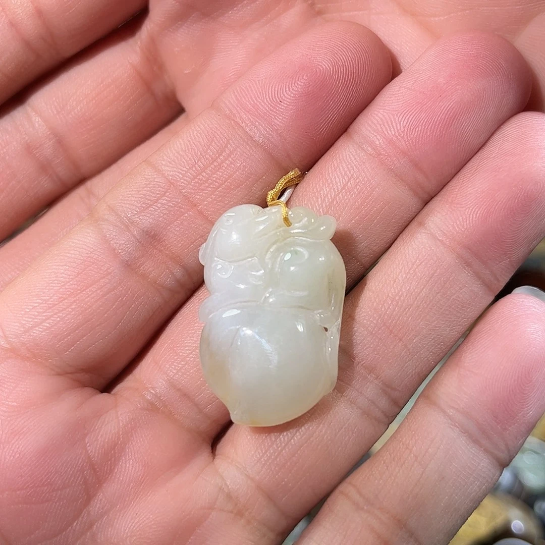 颈饰未镶嵌翡翠坠