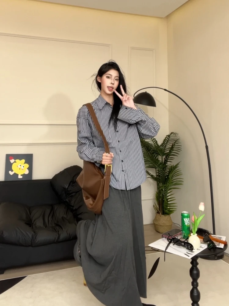 开春穿搭一整套高级设计感条纹长袖衬衫上衣女百搭灰色半身裙套装