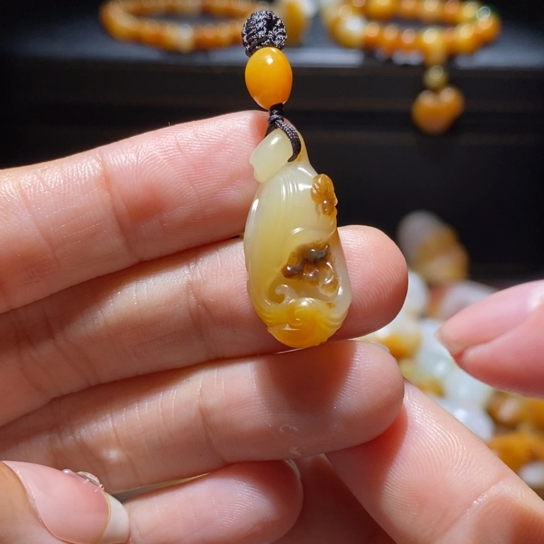 鱼***水和田玉未镶嵌颈饰