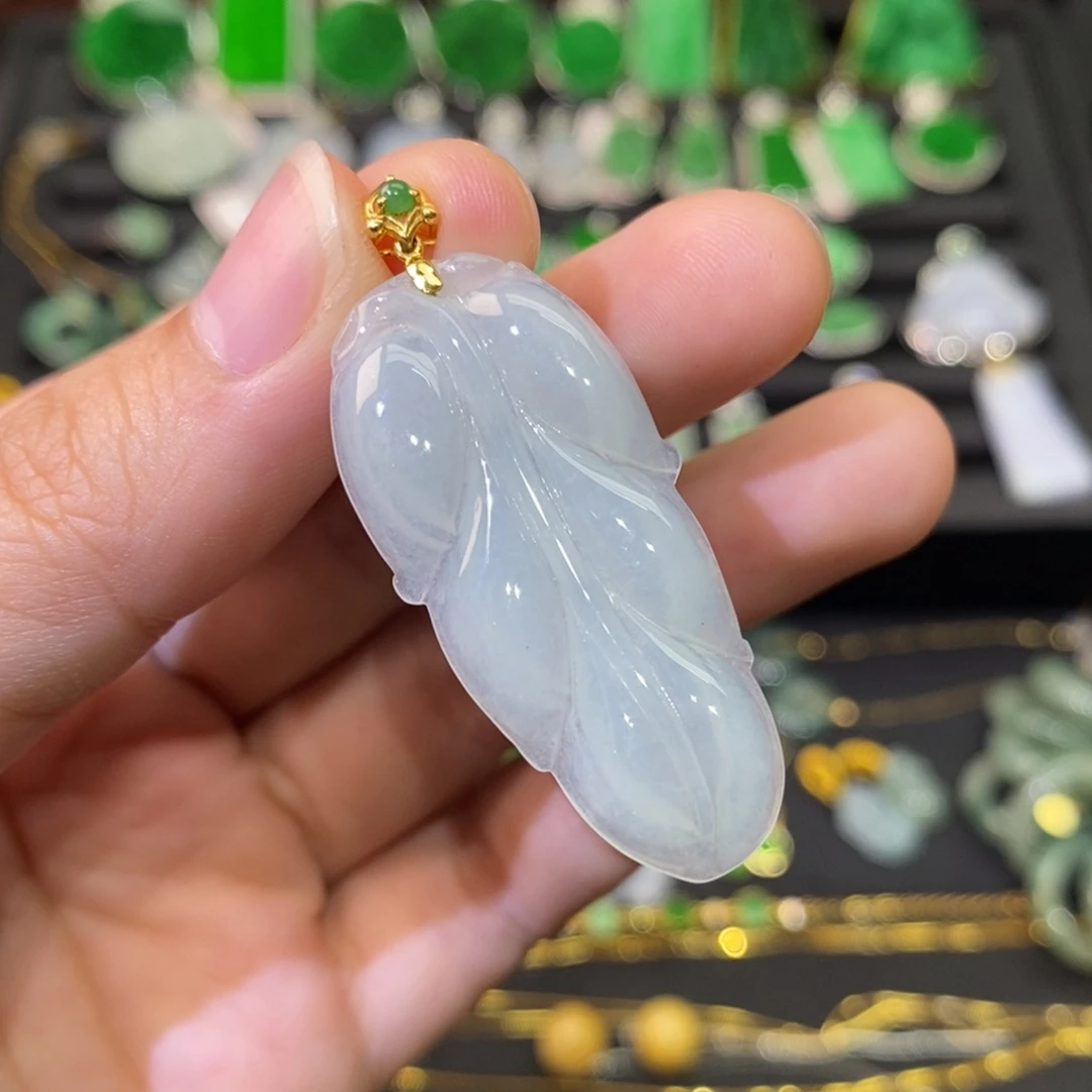 翡翠18K金镶嵌颈饰叶子