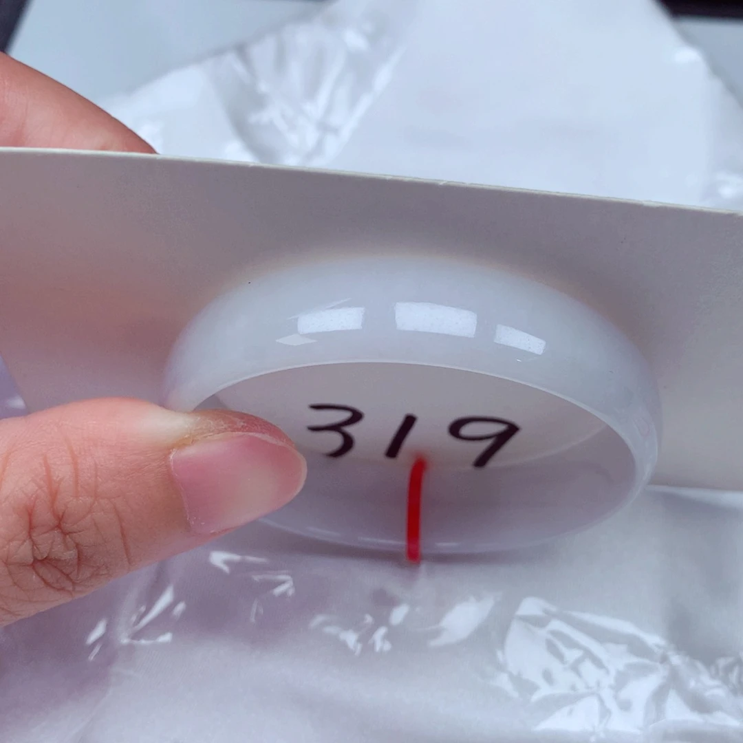 翡翠手镯未镶嵌翡翠