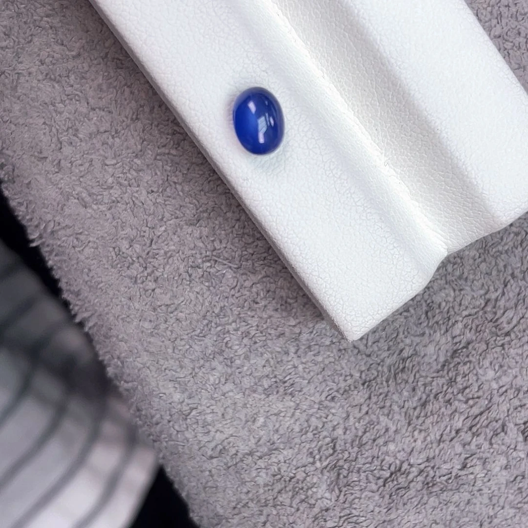 蓝宝石裸石未镶嵌1.75Ct。