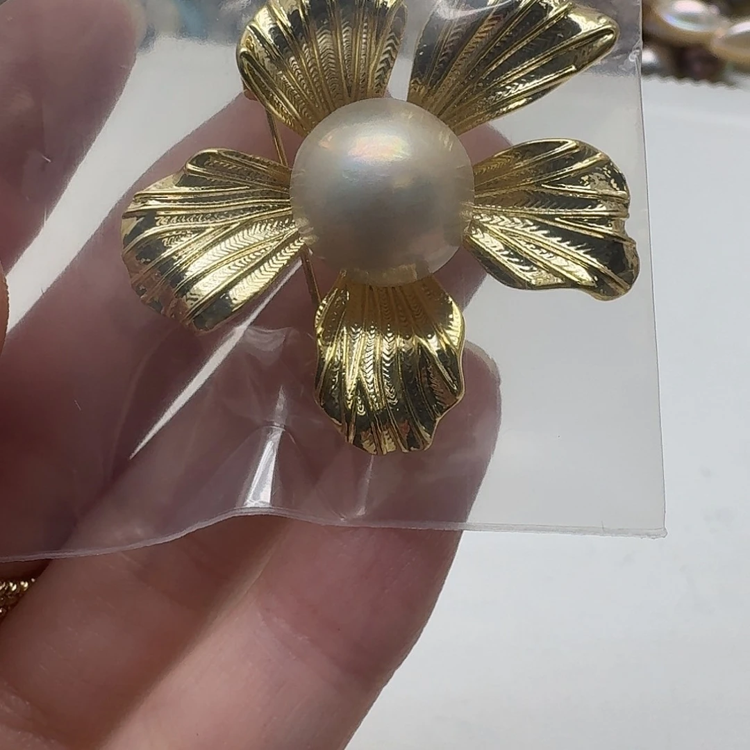 未镶嵌拼合珍珠（马贝珠）胸针