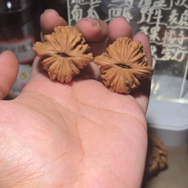文玩核桃把件36一字菊花底四座楼
