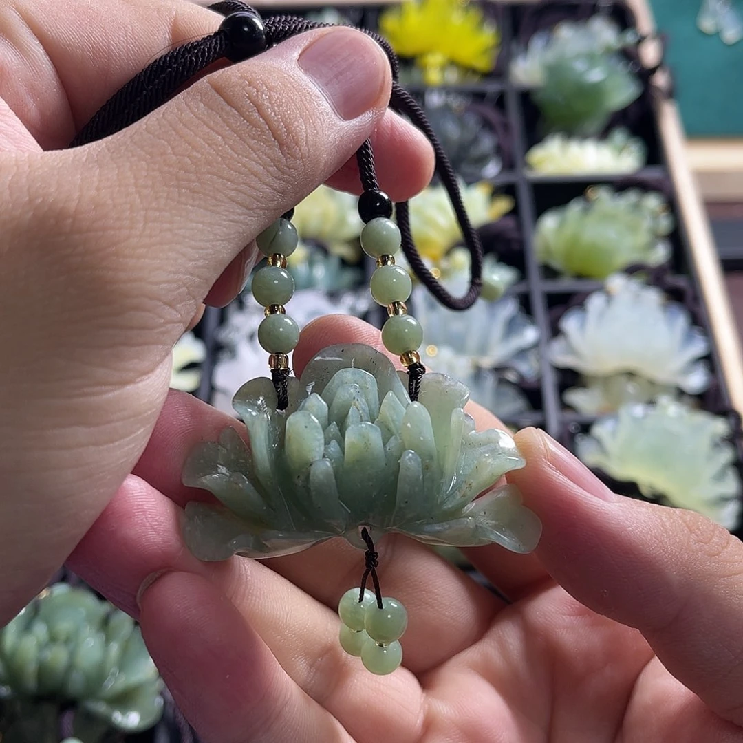 蛇纹石玉未镶嵌颈饰