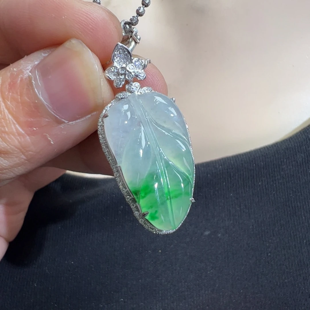 翡翠吊坠(不含链)18K金镶嵌