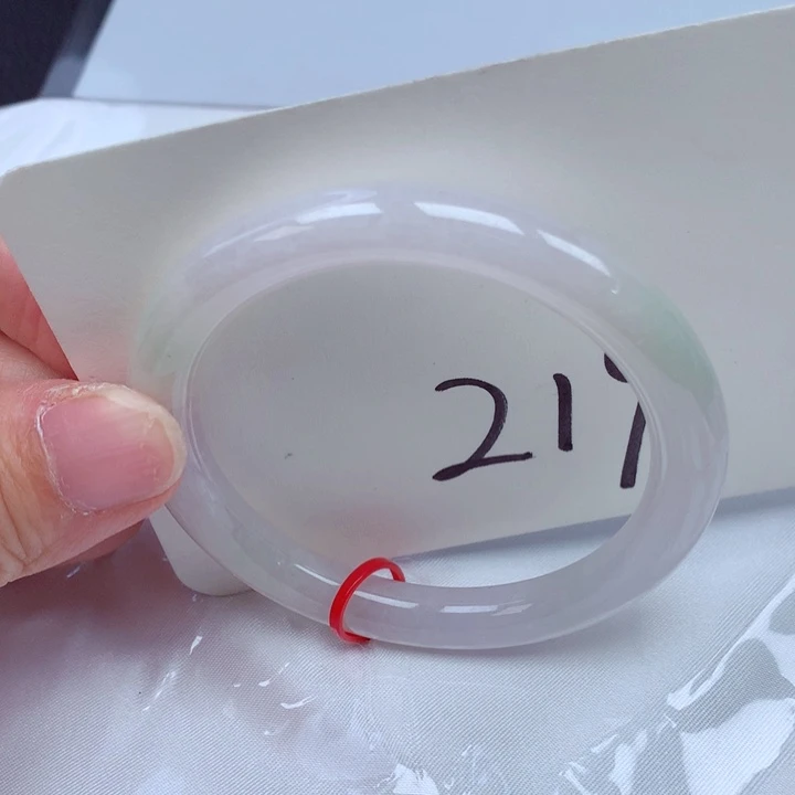 翡翠手镯未镶嵌翡翠