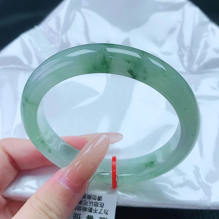 翡翠手镯未镶嵌54圈