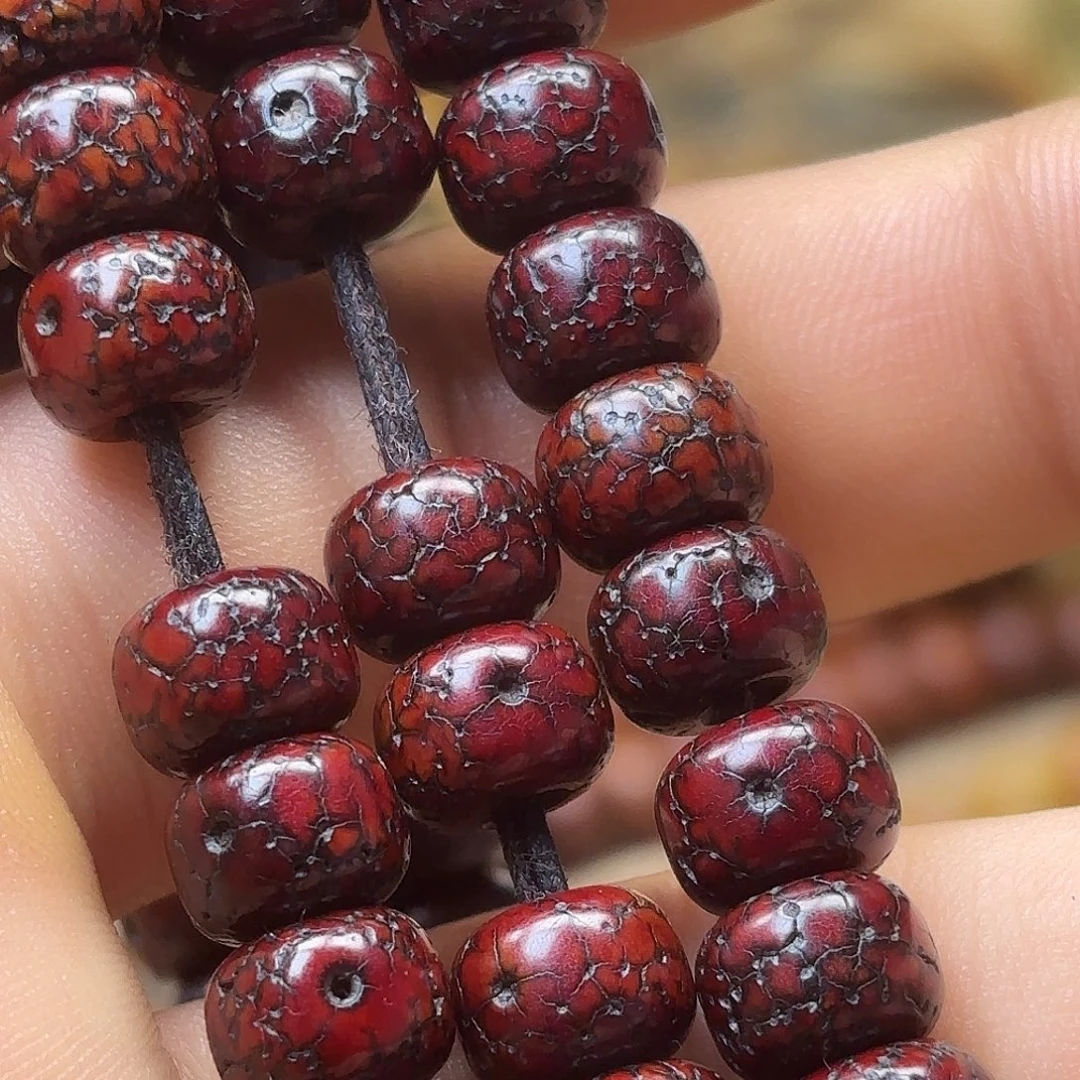 吊坠星月菩提喜欢看书