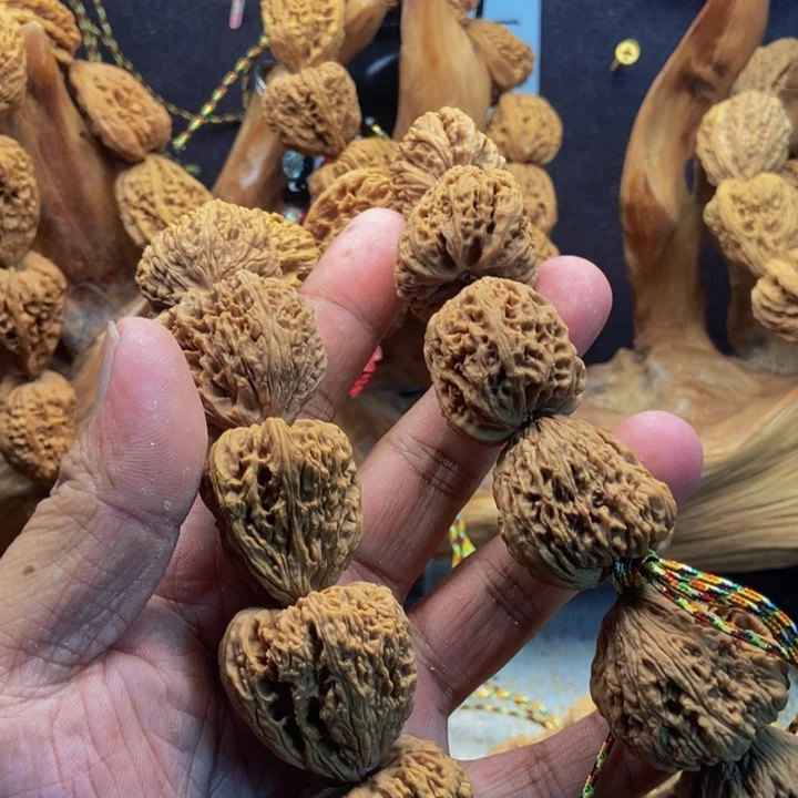 范***河文玩核桃吊坠南疆