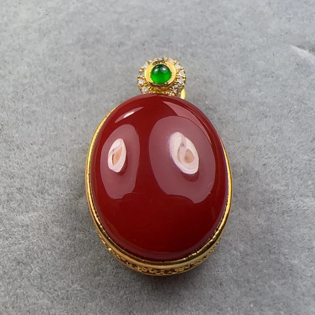 18K金镶嵌吊坠南红玛瑙