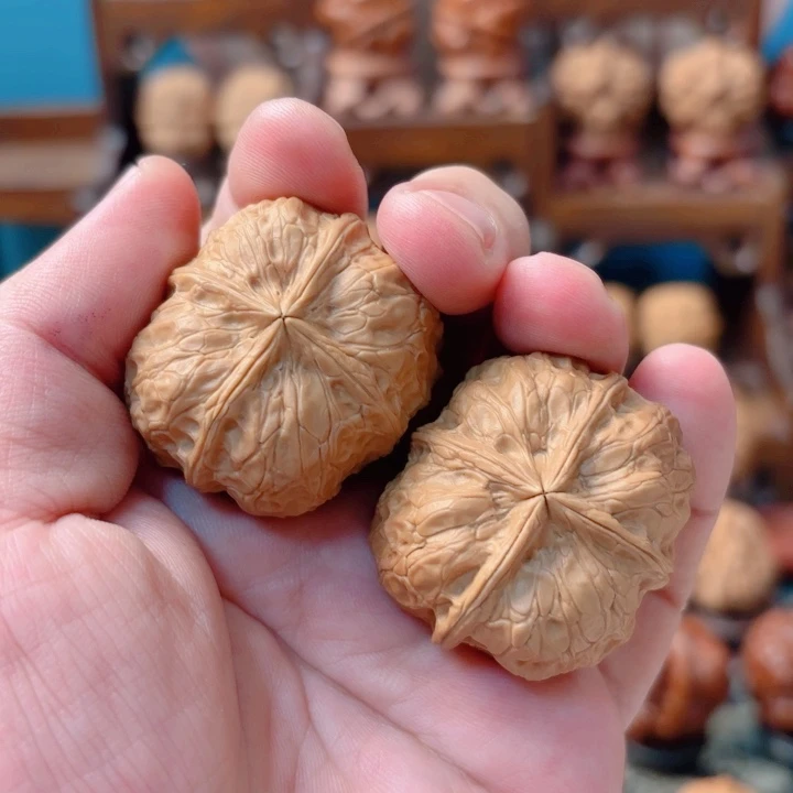 文玩核桃把件心**月太子洞