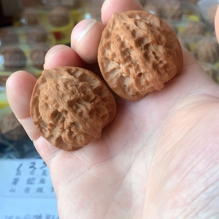 文玩核桃吊坠38梨木台