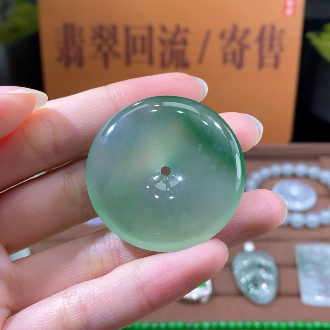 颈饰未镶嵌翡翠平安扣
