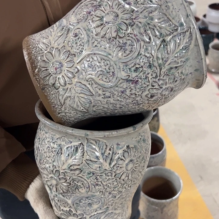 高度20厘米口18厘米