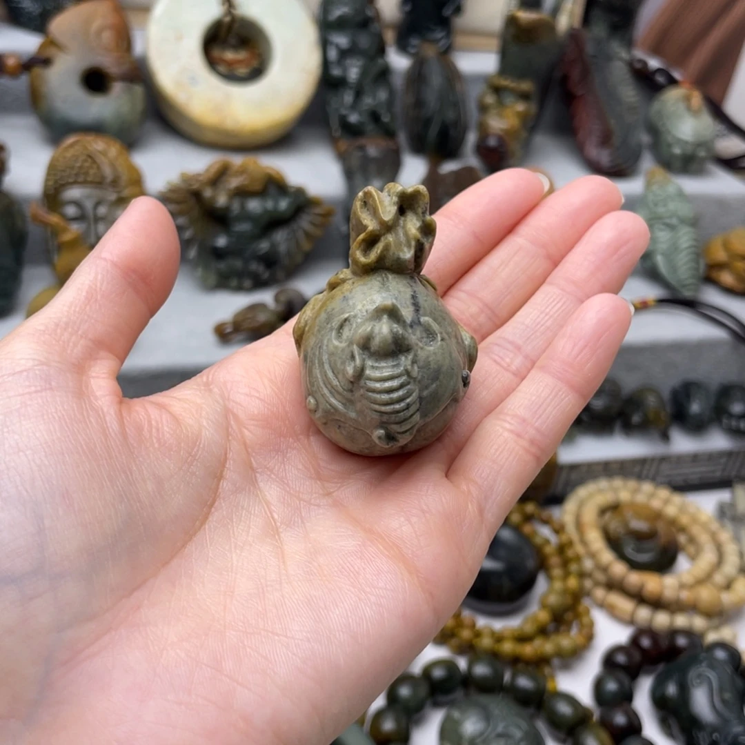 岫岩河磨玉（透闪石质玉）未镶嵌把件