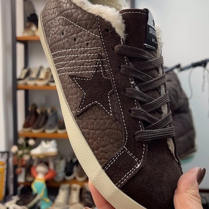 棕色40 码星星鞋鞋盒坏介意勿拍