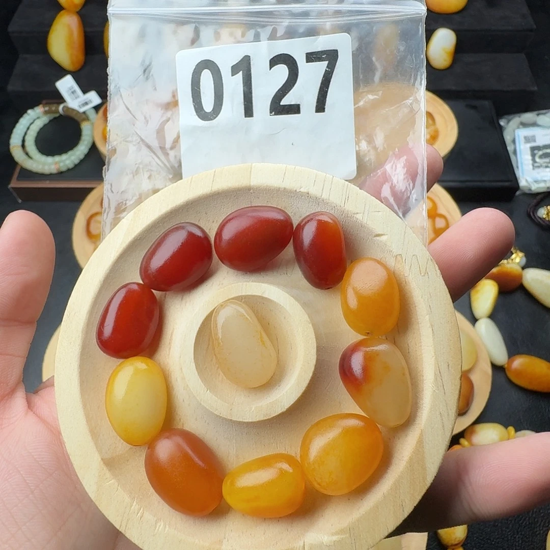 现***得未镶嵌手串和田玉